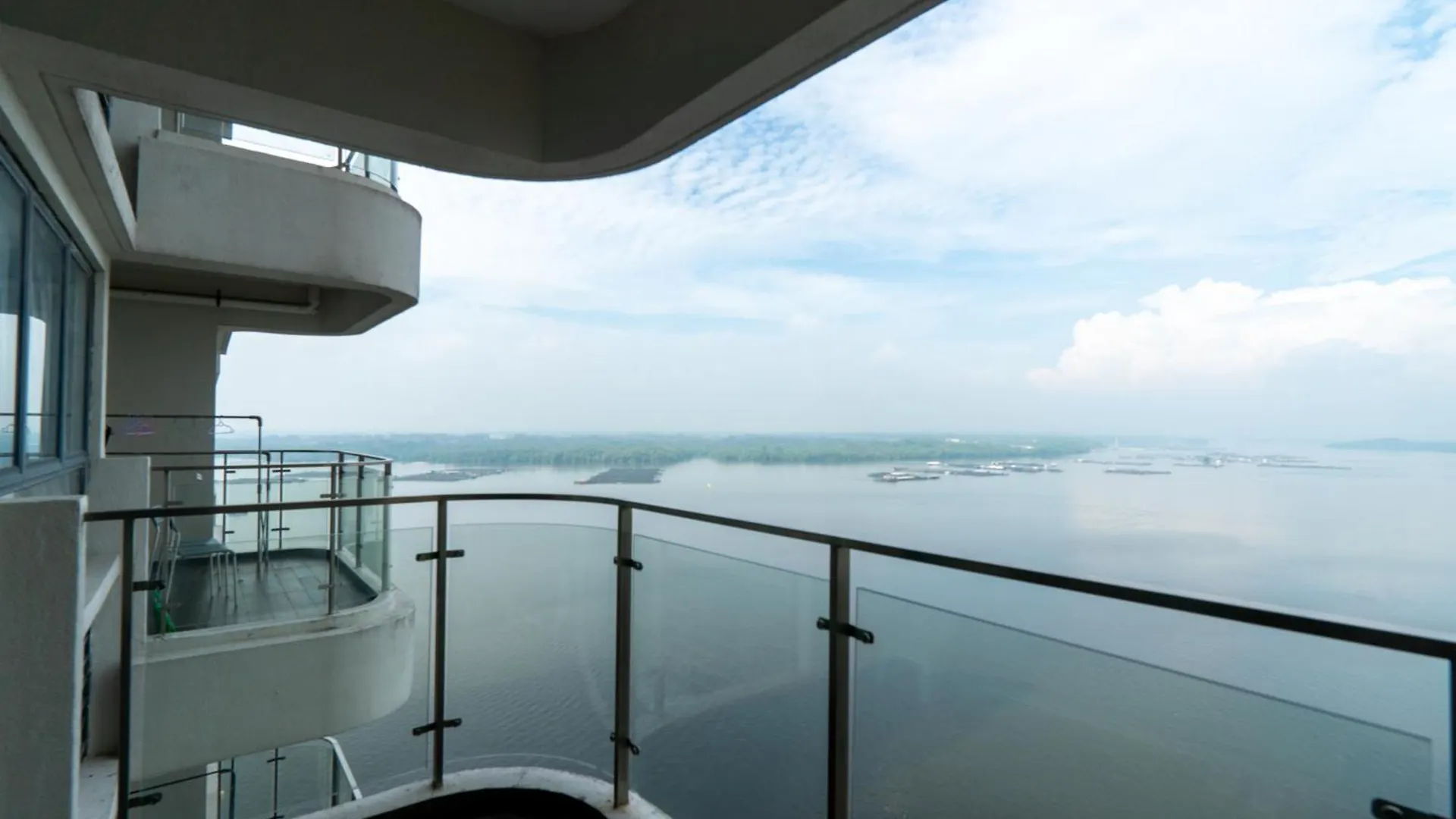 Bay Laurel Sunset Full Seaview Apartment Johor Bahru